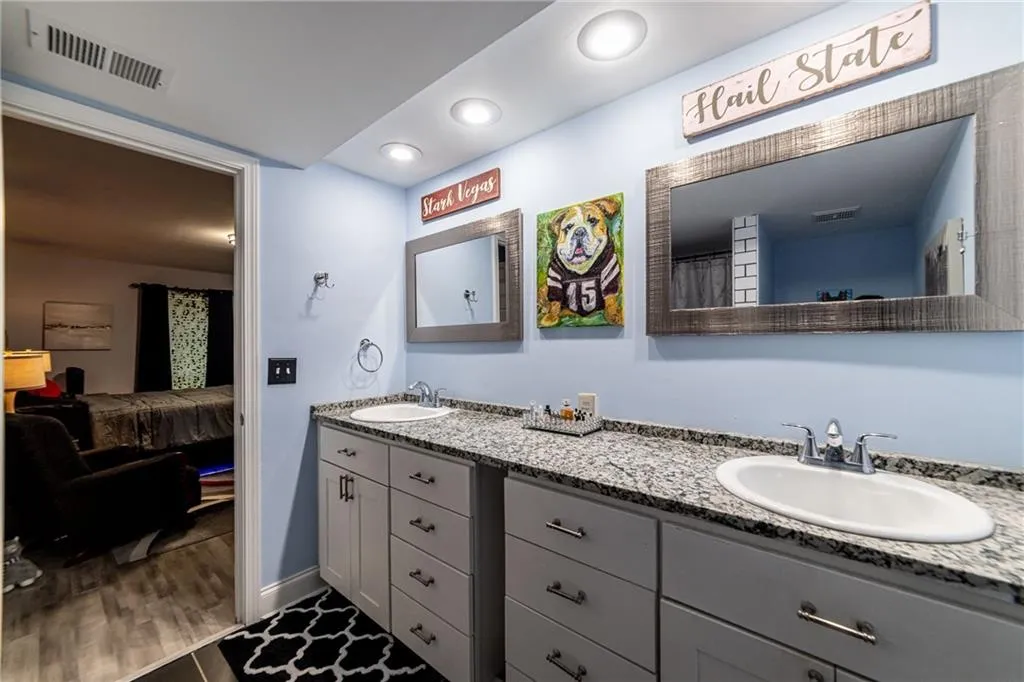 6851 Roswell Road Unit M12, Sandy Springs, Georgia 30328, 3 Bedrooms Bedrooms, ,2 BathroomsBathrooms,Residential,Sold,6851 Roswell Road Unit M12,7239168