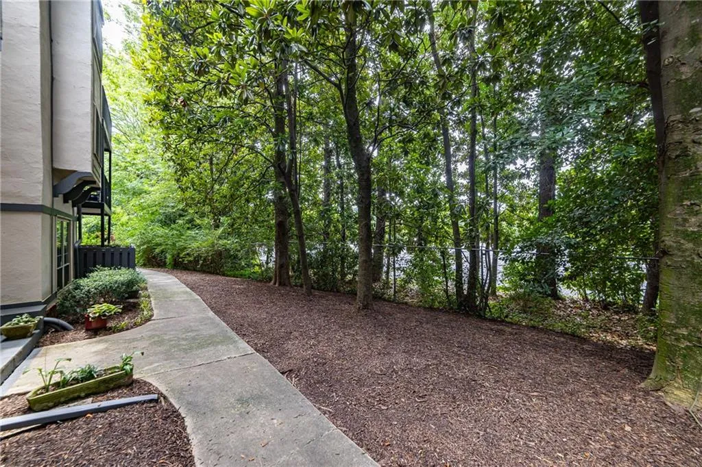 6851 Roswell Road Unit M12, Sandy Springs, Georgia 30328, 3 Bedrooms Bedrooms, ,2 BathroomsBathrooms,Residential,Sold,6851 Roswell Road Unit M12,7239168