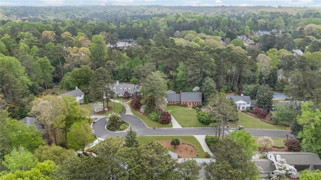 Desirable Riverside neighborhood in Sandy Springs