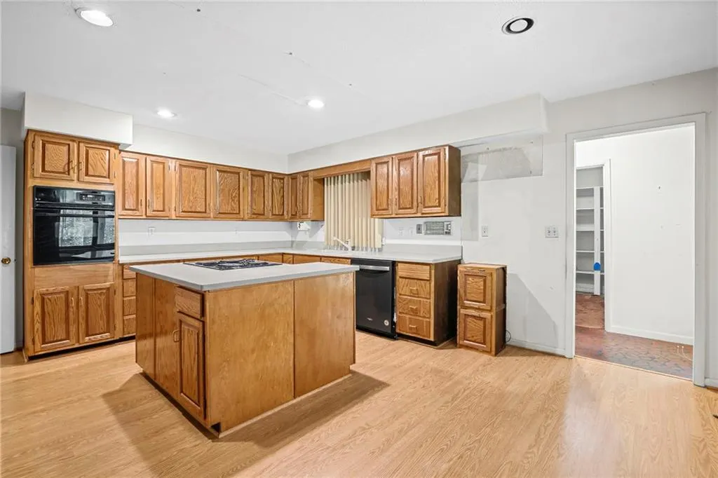 675 Weatherly Lane Lane, Sandy Springs, Georgia 30328, 5 Bedrooms Bedrooms, ,3 BathroomsBathrooms,Residential,For Sale,675 Weatherly Lane Lane,7747909