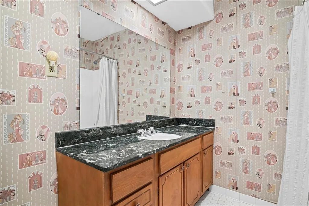 Upper level bathroom 2 is shared by bedrooms 2 and 3