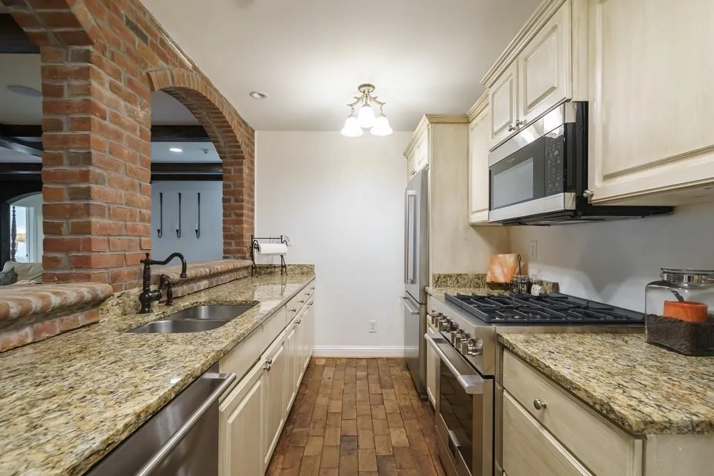 450 Heards Ferry Road, Sandy Springs, Georgia 30328, 7 Bedrooms Bedrooms, ,7 BathroomsBathrooms,Residential,Sold,450 Heards Ferry Road,6939802