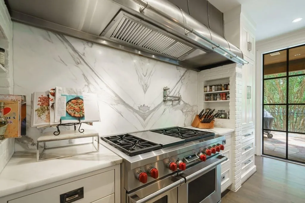 450 Heards Ferry Road, Sandy Springs, Georgia 30328, 7 Bedrooms Bedrooms, ,7 BathroomsBathrooms,Residential,Sold,450 Heards Ferry Road,6939802