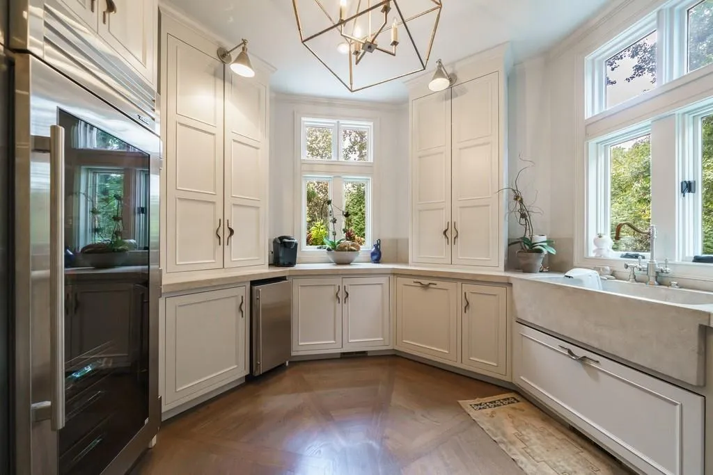 450 Heards Ferry Road, Sandy Springs, Georgia 30328, 7 Bedrooms Bedrooms, ,7 BathroomsBathrooms,Residential,Sold,450 Heards Ferry Road,6939802