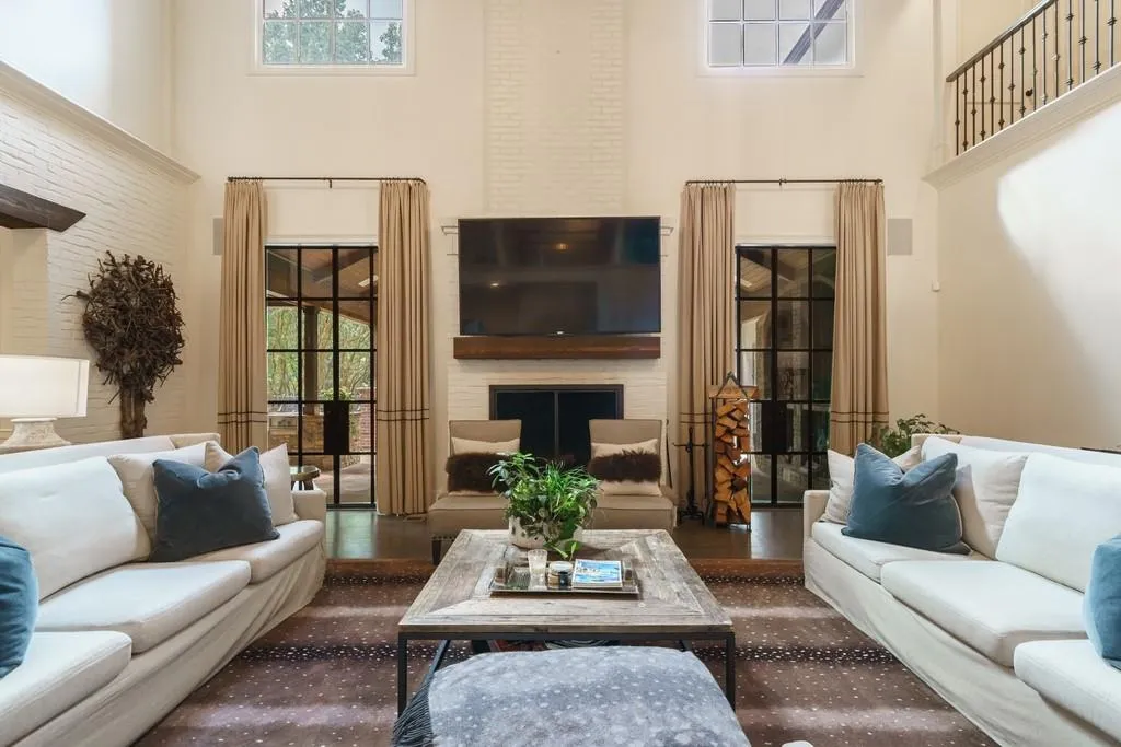 450 Heards Ferry Road, Sandy Springs, Georgia 30328, 7 Bedrooms Bedrooms, ,7 BathroomsBathrooms,Residential,Sold,450 Heards Ferry Road,6939802