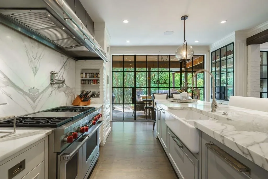 450 Heards Ferry Road, Sandy Springs, Georgia 30328, 7 Bedrooms Bedrooms, ,7 BathroomsBathrooms,Residential,Sold,450 Heards Ferry Road,6939802