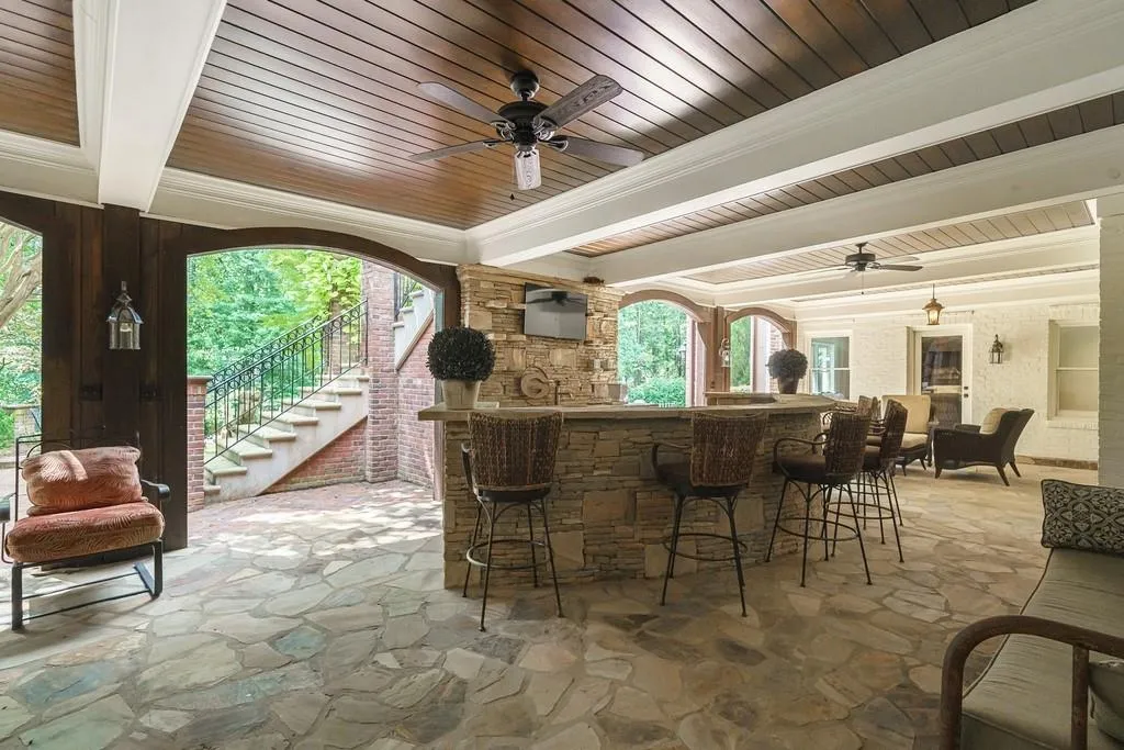 450 Heards Ferry Road, Sandy Springs, Georgia 30328, 7 Bedrooms Bedrooms, ,7 BathroomsBathrooms,Residential,Sold,450 Heards Ferry Road,6939802