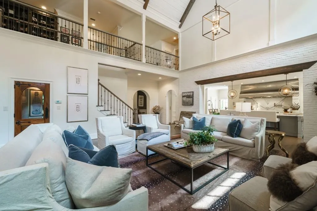 450 Heards Ferry Road, Sandy Springs, Georgia 30328, 7 Bedrooms Bedrooms, ,7 BathroomsBathrooms,Residential,Sold,450 Heards Ferry Road,6939802