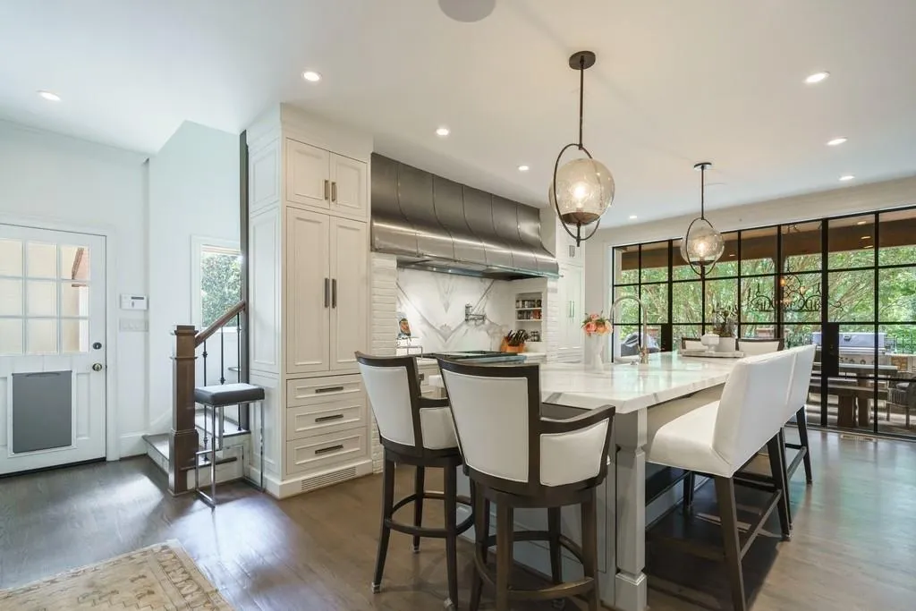 450 Heards Ferry Road, Sandy Springs, Georgia 30328, 7 Bedrooms Bedrooms, ,7 BathroomsBathrooms,Residential,Sold,450 Heards Ferry Road,6939802