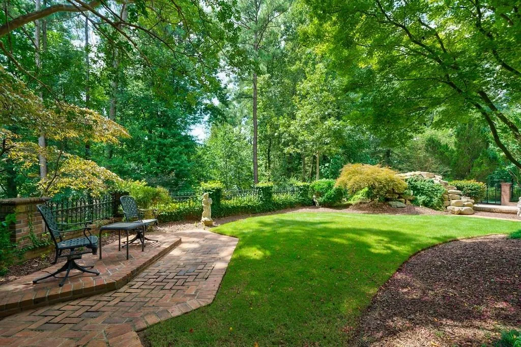 450 Heards Ferry Road, Sandy Springs, Georgia 30328, 7 Bedrooms Bedrooms, ,7 BathroomsBathrooms,Residential,Sold,450 Heards Ferry Road,6939802
