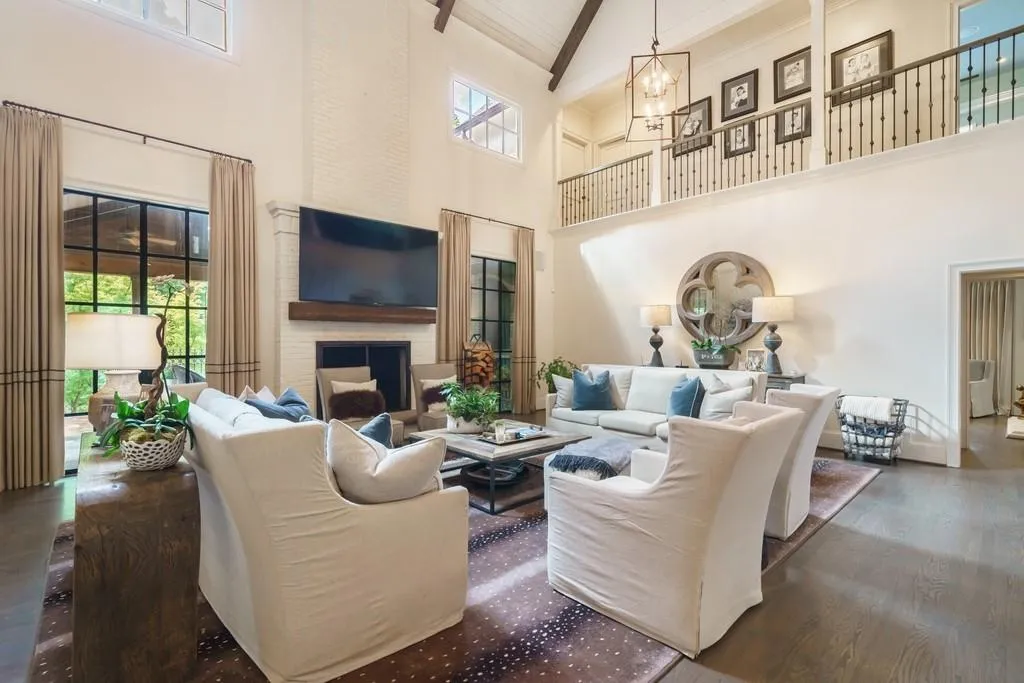 450 Heards Ferry Road, Sandy Springs, Georgia 30328, 7 Bedrooms Bedrooms, ,7 BathroomsBathrooms,Residential,Sold,450 Heards Ferry Road,6939802