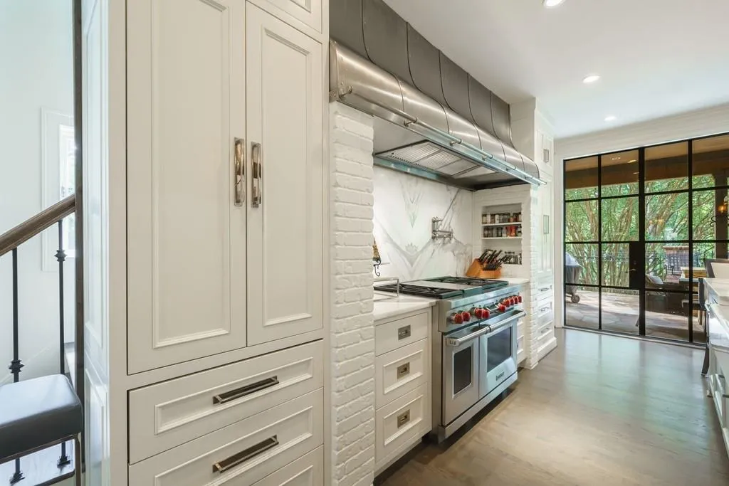 450 Heards Ferry Road, Sandy Springs, Georgia 30328, 7 Bedrooms Bedrooms, ,7 BathroomsBathrooms,Residential,Sold,450 Heards Ferry Road,6939802