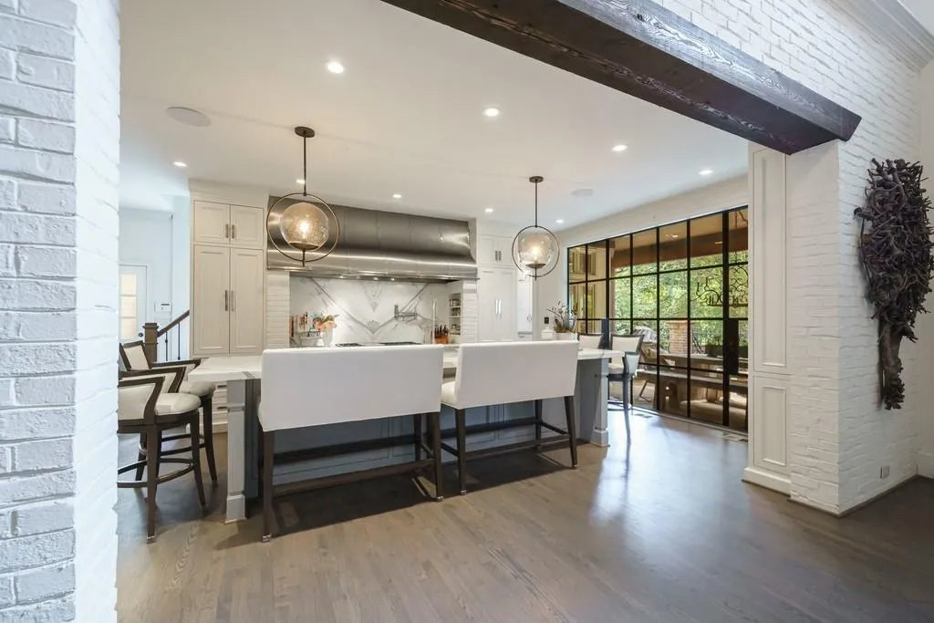 450 Heards Ferry Road, Sandy Springs, Georgia 30328, 7 Bedrooms Bedrooms, ,7 BathroomsBathrooms,Residential,Sold,450 Heards Ferry Road,6939802