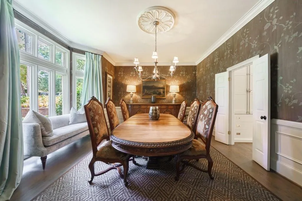450 Heards Ferry Road, Sandy Springs, Georgia 30328, 7 Bedrooms Bedrooms, ,7 BathroomsBathrooms,Residential,Sold,450 Heards Ferry Road,6939802
