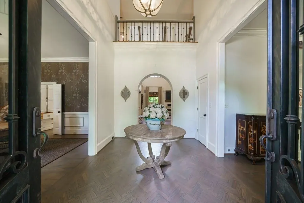 450 Heards Ferry Road, Sandy Springs, Georgia 30328, 7 Bedrooms Bedrooms, ,7 BathroomsBathrooms,Residential,Sold,450 Heards Ferry Road,6939802