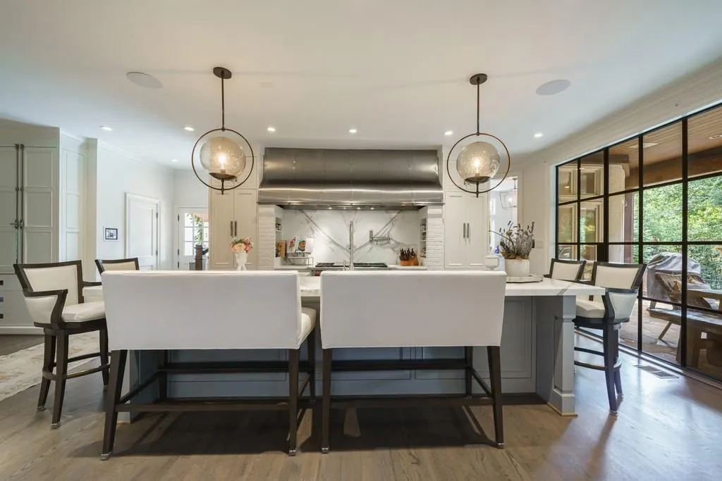 450 Heards Ferry Road, Sandy Springs, Georgia 30328, 7 Bedrooms Bedrooms, ,7 BathroomsBathrooms,Residential,Sold,450 Heards Ferry Road,6939802