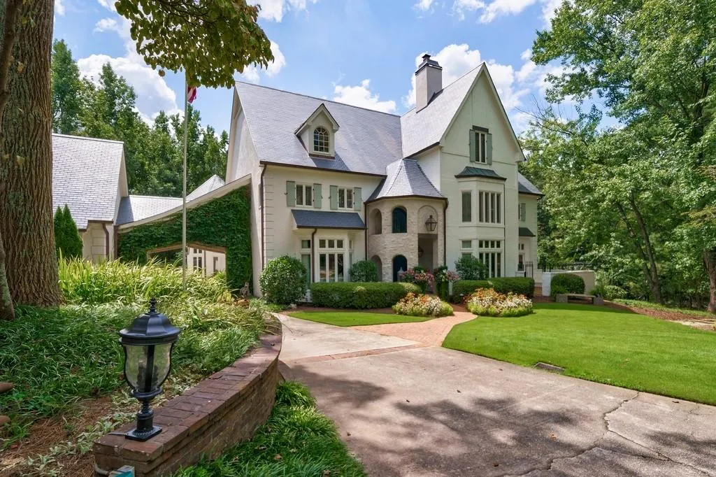 450 Heards Ferry Road, Sandy Springs, Georgia 30328, 7 Bedrooms Bedrooms, ,7 BathroomsBathrooms,Residential,Sold,450 Heards Ferry Road,6939802