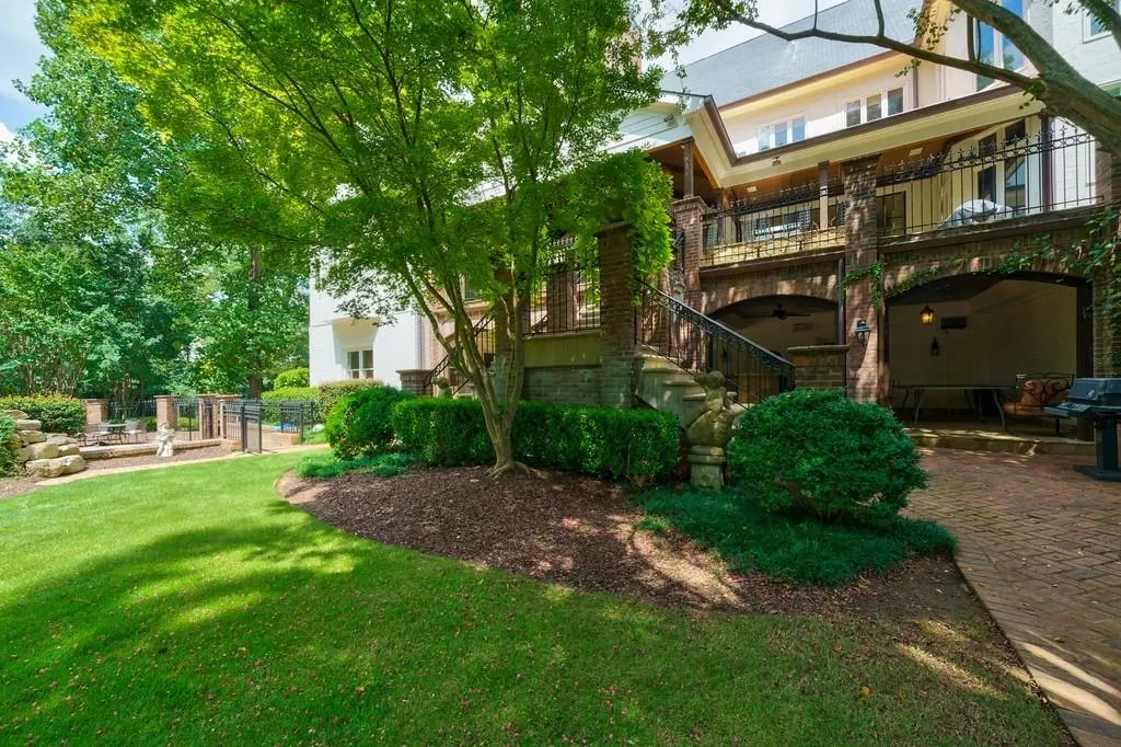 450 Heards Ferry Road, Sandy Springs, Georgia 30328, 7 Bedrooms Bedrooms, ,7 BathroomsBathrooms,Residential,Sold,450 Heards Ferry Road,6939802