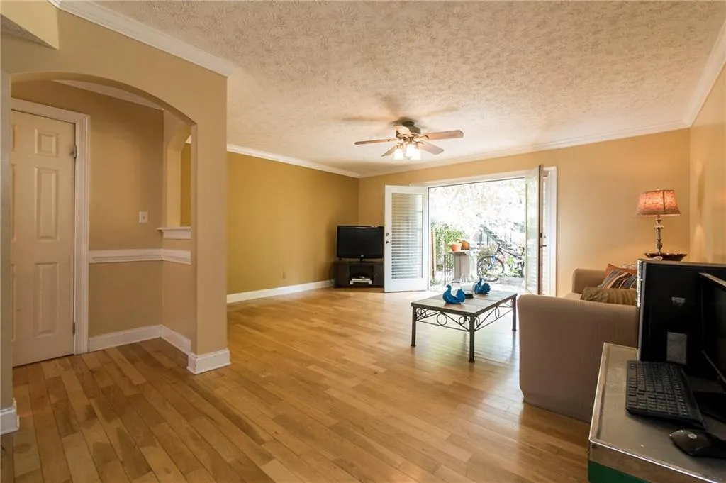 6700 Roswell Road Unit 30c, Atlanta, Georgia 30328, 2 Bedrooms Bedrooms, ,1 BathroomBathrooms,Residential,Sold,6700 Roswell Road Unit 30c,5833370