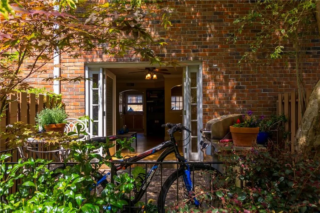 6700 Roswell Road Unit 30c, Atlanta, Georgia 30328, 2 Bedrooms Bedrooms, ,1 BathroomBathrooms,Residential,Sold,6700 Roswell Road Unit 30c,5833370