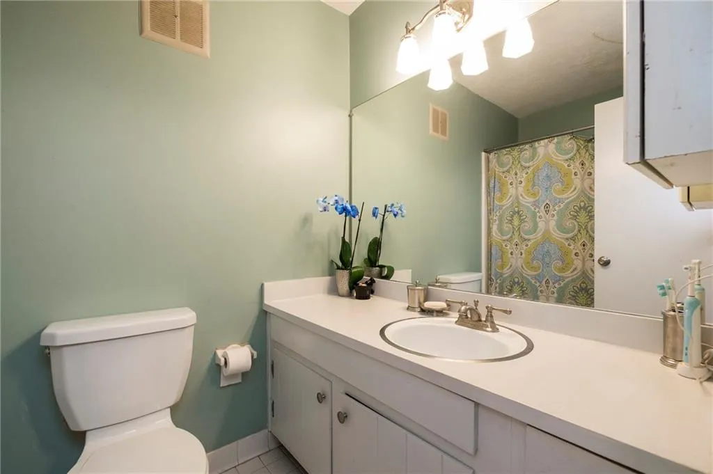 6700 Roswell Road Unit 30c, Atlanta, Georgia 30328, 2 Bedrooms Bedrooms, ,1 BathroomBathrooms,Residential,Sold,6700 Roswell Road Unit 30c,5833370