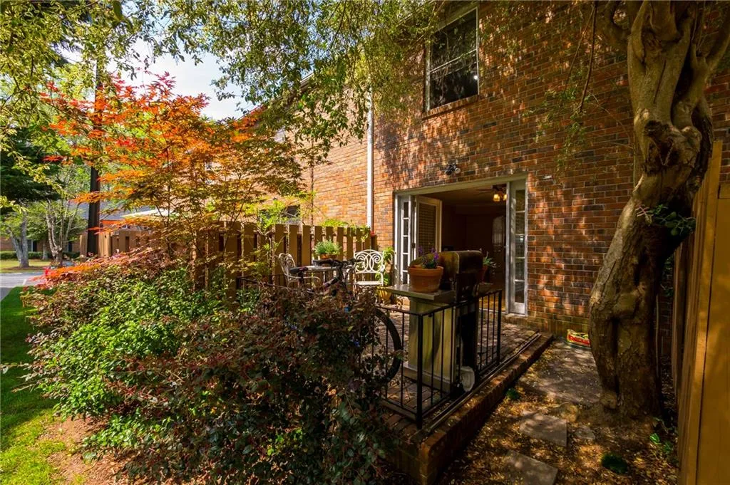 6700 Roswell Road Unit 30c, Atlanta, Georgia 30328, 2 Bedrooms Bedrooms, ,1 BathroomBathrooms,Residential,Sold,6700 Roswell Road Unit 30c,5833370