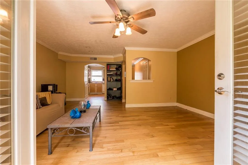 6700 Roswell Road Unit 30c, Atlanta, Georgia 30328, 2 Bedrooms Bedrooms, ,1 BathroomBathrooms,Residential,Sold,6700 Roswell Road Unit 30c,5833370