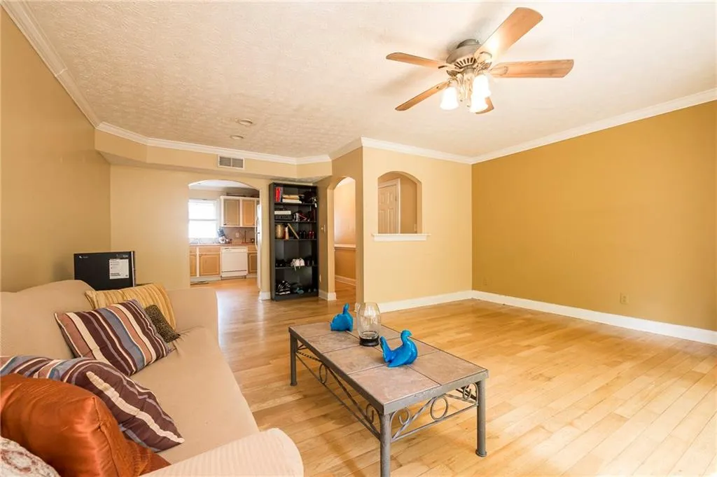 6700 Roswell Road Unit 30c, Atlanta, Georgia 30328, 2 Bedrooms Bedrooms, ,1 BathroomBathrooms,Residential,Sold,6700 Roswell Road Unit 30c,5833370