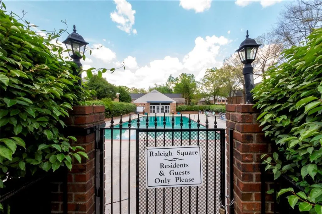 6700 Roswell Road Unit 30c, Atlanta, Georgia 30328, 2 Bedrooms Bedrooms, ,1 BathroomBathrooms,Residential,Sold,6700 Roswell Road Unit 30c,5833370