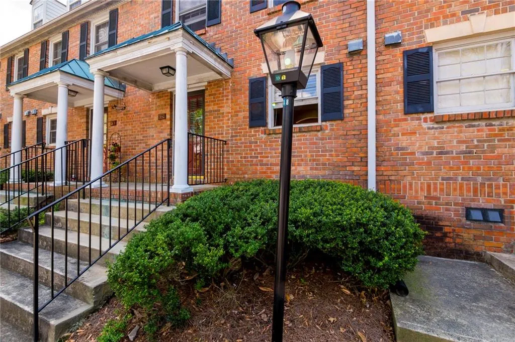 6700 Roswell Road Unit 30c, Atlanta, Georgia 30328, 2 Bedrooms Bedrooms, ,1 BathroomBathrooms,Residential,Sold,6700 Roswell Road Unit 30c,5833370