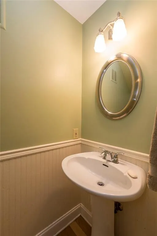 6700 Roswell Road Unit 30c, Atlanta, Georgia 30328, 2 Bedrooms Bedrooms, ,1 BathroomBathrooms,Residential,Sold,6700 Roswell Road Unit 30c,5833370