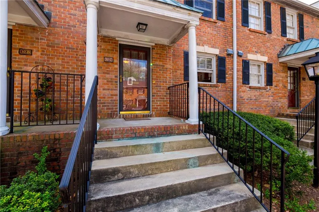 6700 Roswell Road Unit 30c, Atlanta, Georgia 30328, 2 Bedrooms Bedrooms, ,1 BathroomBathrooms,Residential,Sold,6700 Roswell Road Unit 30c,5833370