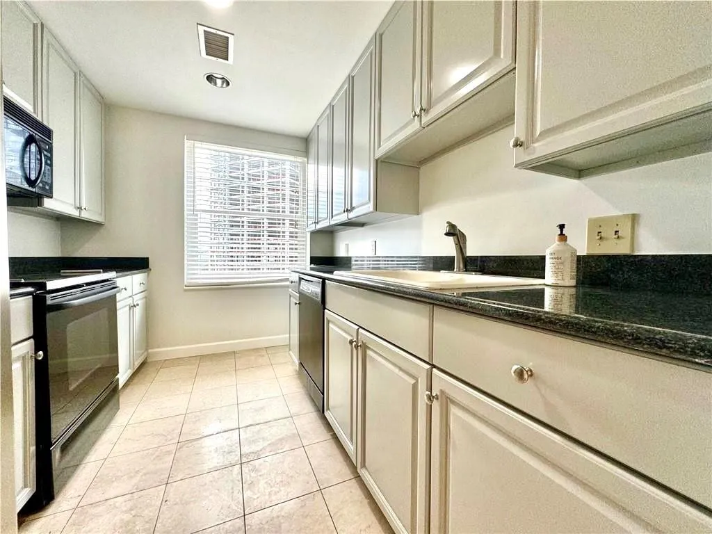 195 14th Street Ne Unit 1005, Atlanta, Georgia 30309, 2 Bedrooms Bedrooms, ,2 BathroomsBathrooms,Residential,For Sale,195 14th Street Ne Unit 1005,7611160