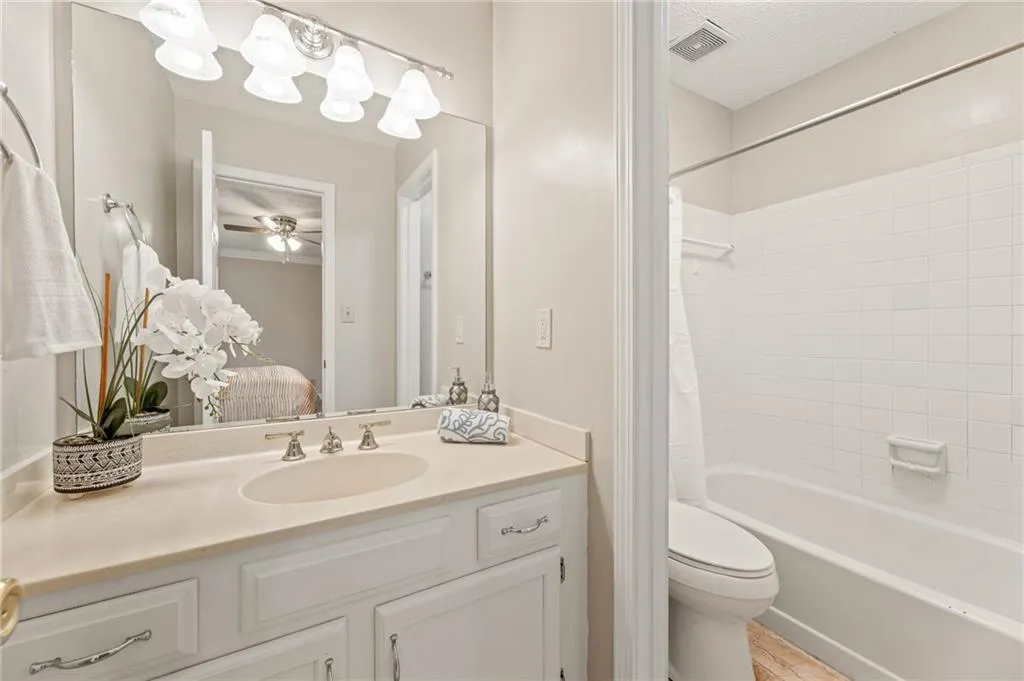 7923 Briar Villa Place, Sandy Springs, Georgia 30350, 3 Bedrooms Bedrooms, ,2 BathroomsBathrooms,Residential,Sold,7923 Briar Villa Place,7189715