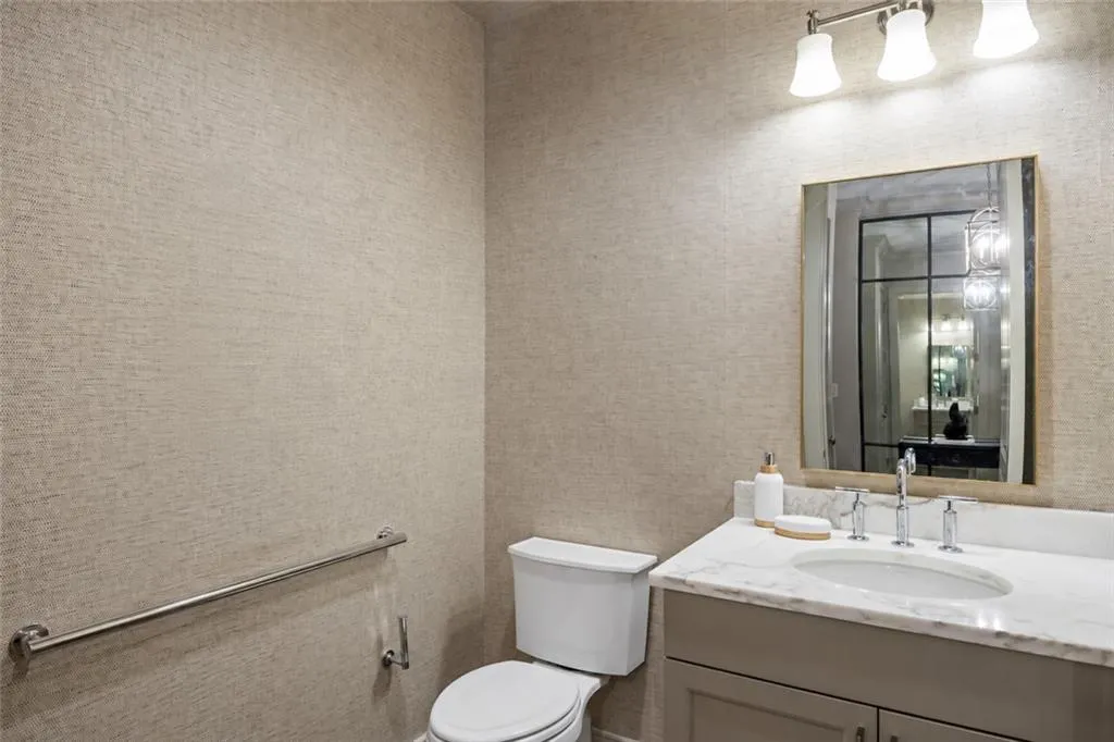 3630 Peachtree Road Ne Unit 2604, Atlanta, Georgia 30326, 2 Bedrooms Bedrooms, 0 ,2 BathroomsBathrooms,Residential,For Sale,3630 Peachtree Road Ne Unit 2604,7813935