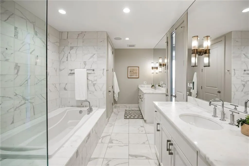 3630 Peachtree Road Ne Unit 2604, Atlanta, Georgia 30326, 2 Bedrooms Bedrooms, 0 ,2 BathroomsBathrooms,Residential,For Sale,3630 Peachtree Road Ne Unit 2604,7813935