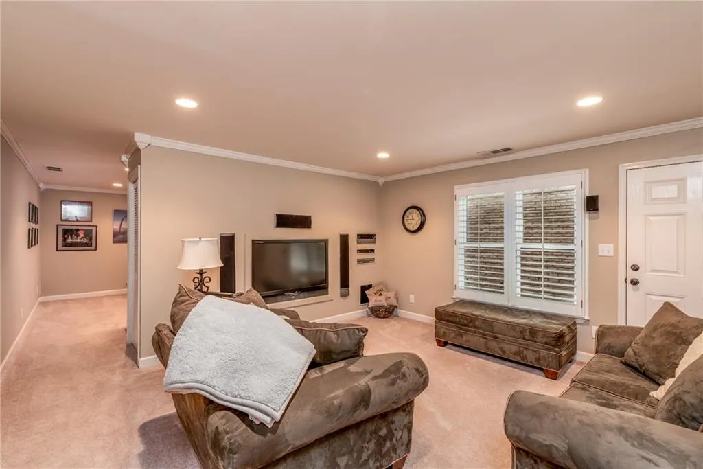5035 Magnolia Bluff Drive, Sandy Springs, Georgia 30350, 4 Bedrooms Bedrooms, ,3 BathroomsBathrooms,Residential,Sold,5035 Magnolia Bluff Drive,6560105