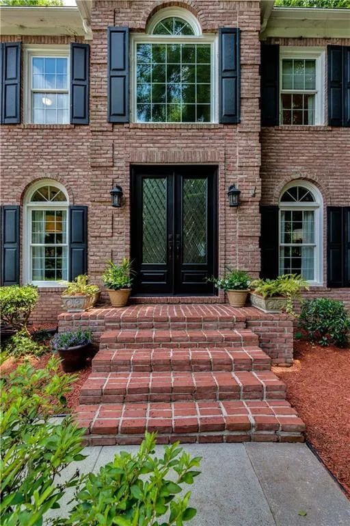 5035 Magnolia Bluff Drive, Sandy Springs, Georgia 30350, 4 Bedrooms Bedrooms, ,3 BathroomsBathrooms,Residential,Sold,5035 Magnolia Bluff Drive,6560105