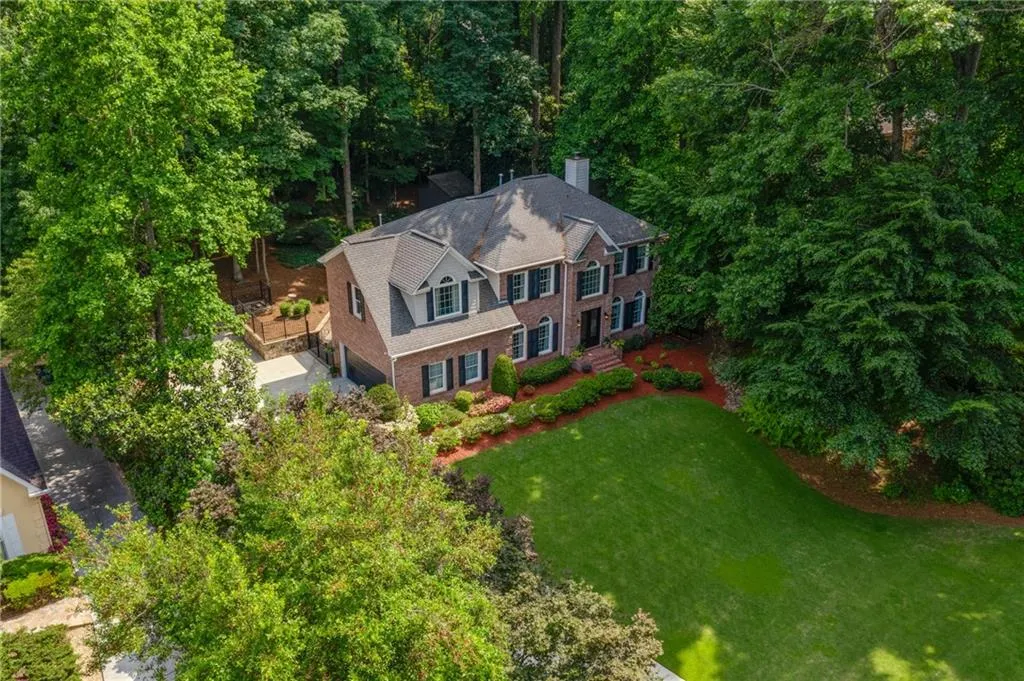 5035 Magnolia Bluff Drive, Sandy Springs, Georgia 30350, 4 Bedrooms Bedrooms, ,3 BathroomsBathrooms,Residential,Sold,5035 Magnolia Bluff Drive,6560105