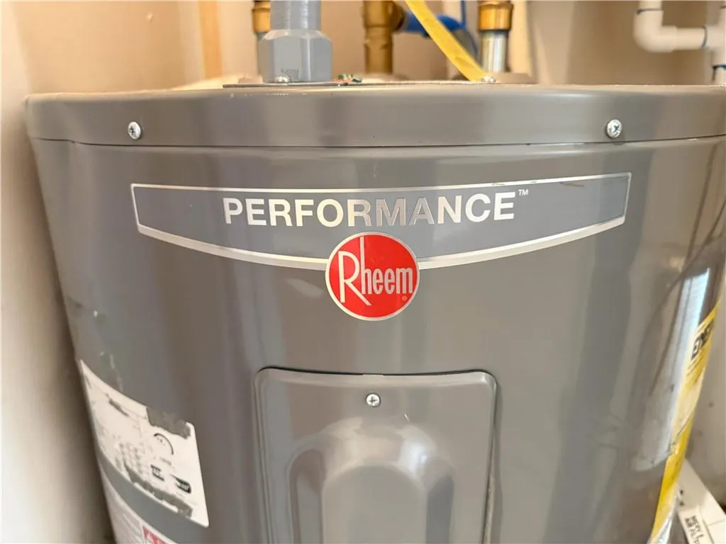 475 Mount Vernon Highway Ne Unit C121, Atlanta, Georgia 30328, 1 Bedroom Bedrooms, ,1 BathroomBathrooms,Residential,For Sale,475 Mount Vernon Highway Ne Unit C121,7644283