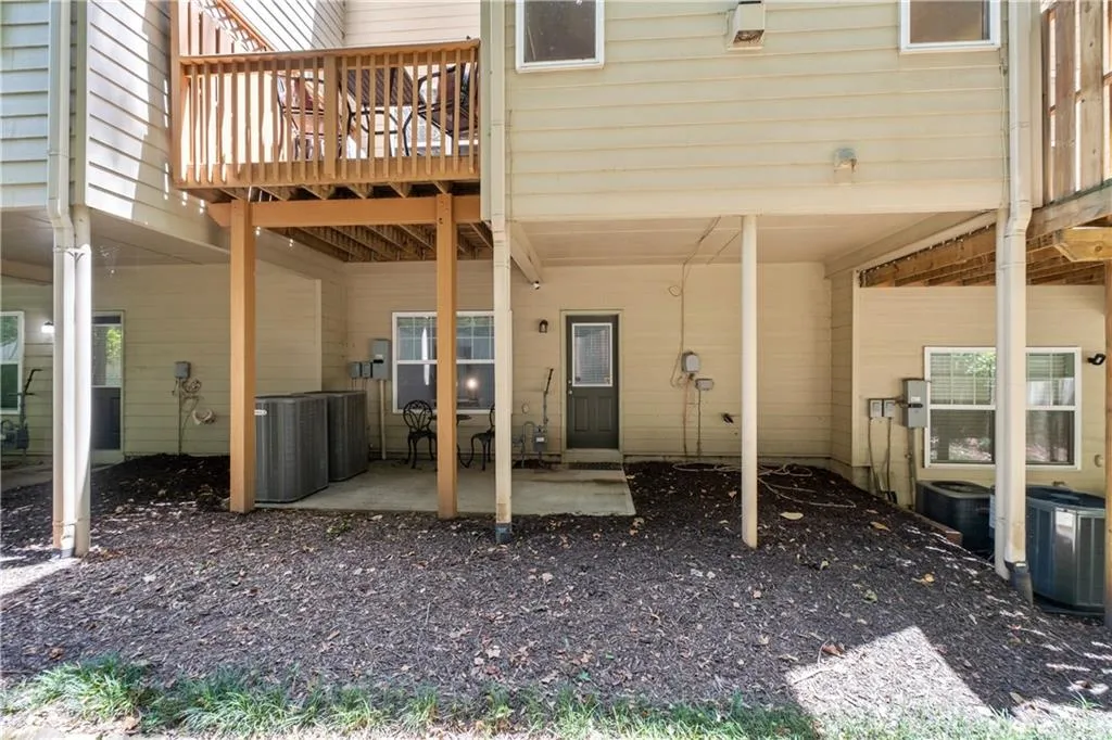 View of patio / terrace featuring a wooden deck