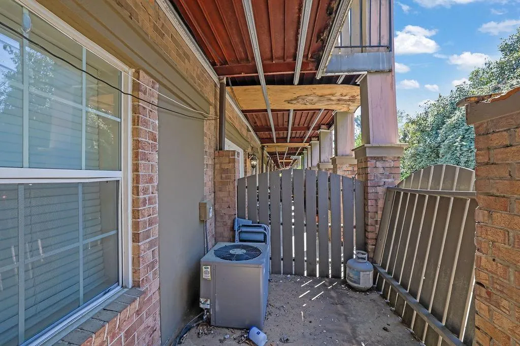 6980 Roswell Road Unit B11, Atlanta, Georgia 30328, 1 Bedroom Bedrooms, ,1 BathroomBathrooms,Residential,For Sale,6980 Roswell Road Unit B11,7752355