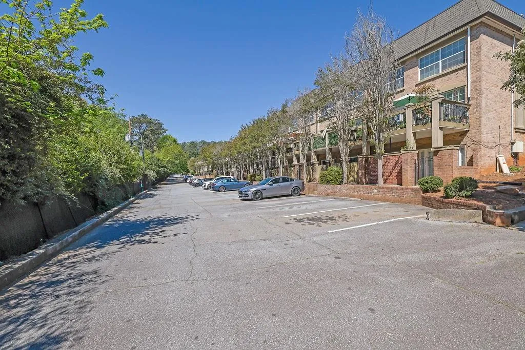 6980 Roswell Road Unit B11, Atlanta, Georgia 30328, 1 Bedroom Bedrooms, ,1 BathroomBathrooms,Residential,For Sale,6980 Roswell Road Unit B11,7752355