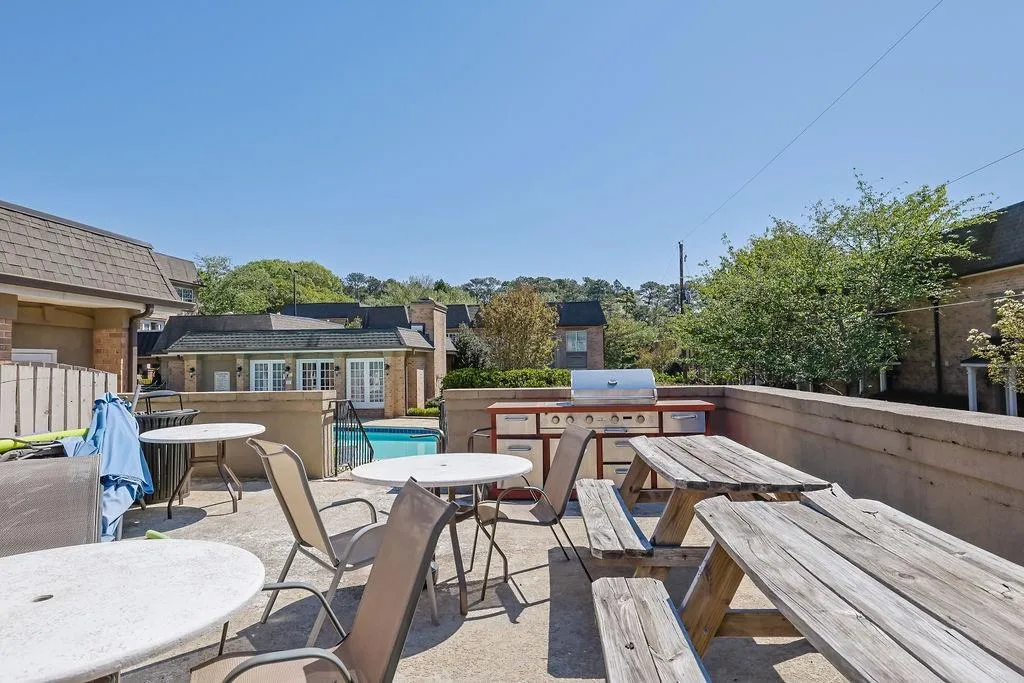6980 Roswell Road Unit B11, Atlanta, Georgia 30328, 1 Bedroom Bedrooms, ,1 BathroomBathrooms,Residential,For Sale,6980 Roswell Road Unit B11,7752355
