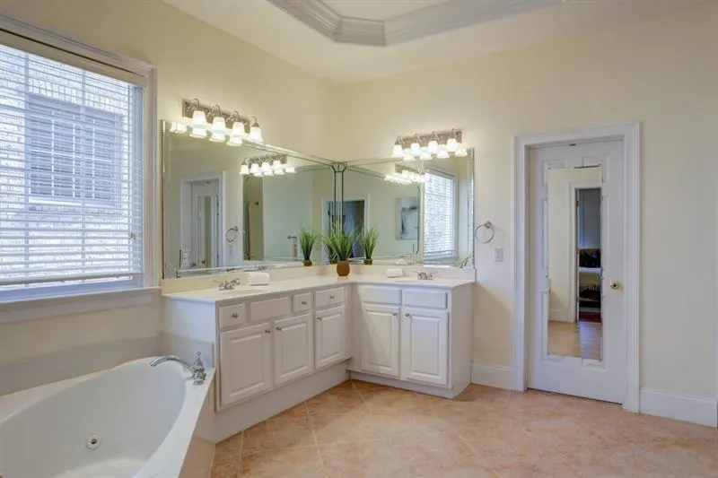 300 Wembley Circle, Sandy Springs, Georgia 30328, 6 Bedrooms Bedrooms, ,5 BathroomsBathrooms,Residential,Sold,300 Wembley Circle,6651452