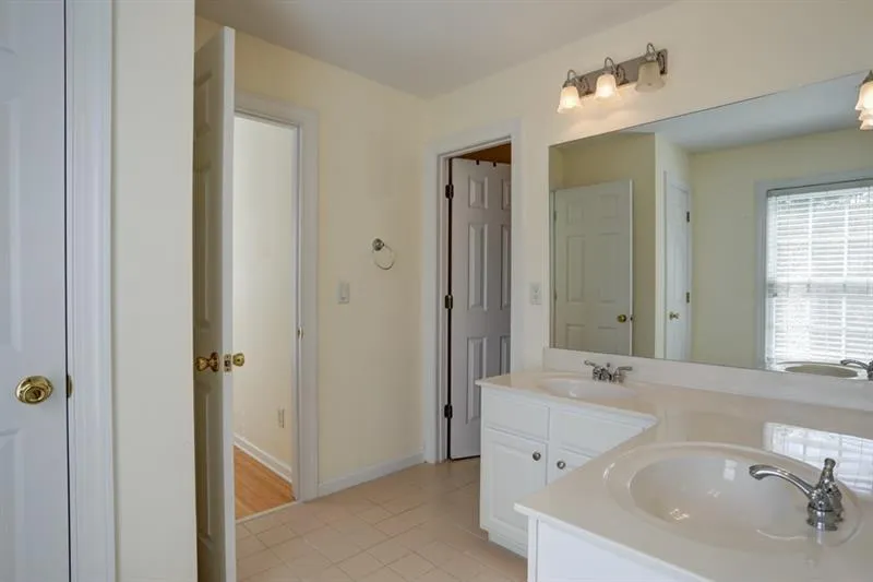 300 Wembley Circle, Sandy Springs, Georgia 30328, 6 Bedrooms Bedrooms, ,5 BathroomsBathrooms,Residential,Sold,300 Wembley Circle,6651452