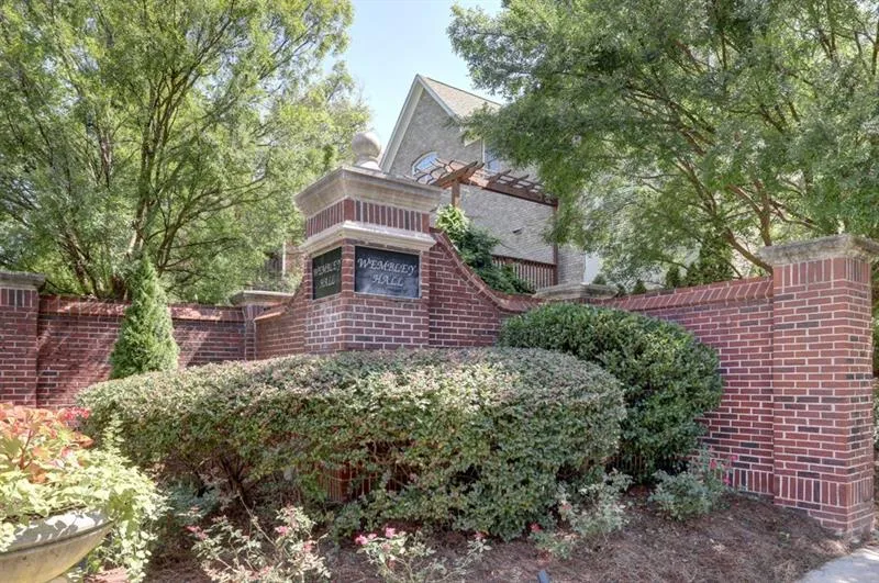 300 Wembley Circle, Sandy Springs, Georgia 30328, 6 Bedrooms Bedrooms, ,5 BathroomsBathrooms,Residential,Sold,300 Wembley Circle,6651452