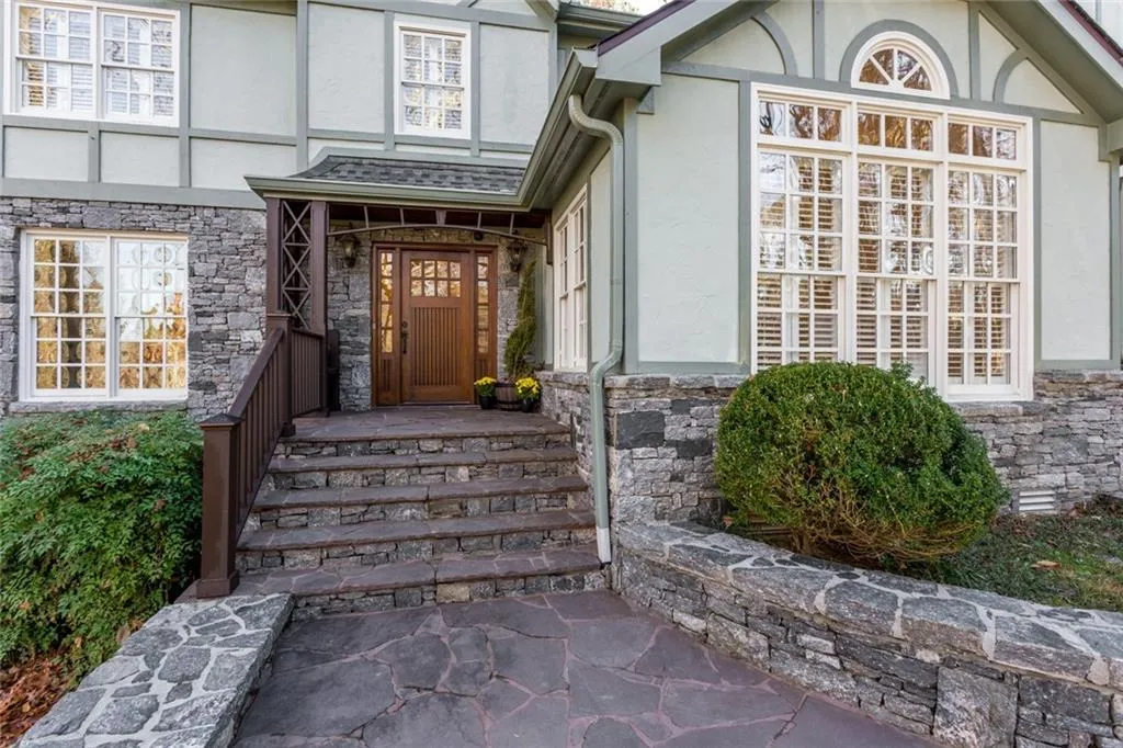 1275 Old Woodbine Road, Atlanta, Georgia 30319, 5 Bedrooms Bedrooms, ,4 BathroomsBathrooms,Residential,Sold,1275 Old Woodbine Road,6980501