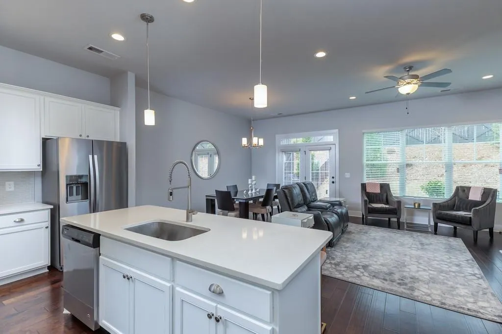 5736 Taylor Way Unit #11, Sandy Springs, Georgia 30342, 3 Bedrooms Bedrooms, ,2 BathroomsBathrooms,Residential,Sold,5736 Taylor Way Unit #11,6910688