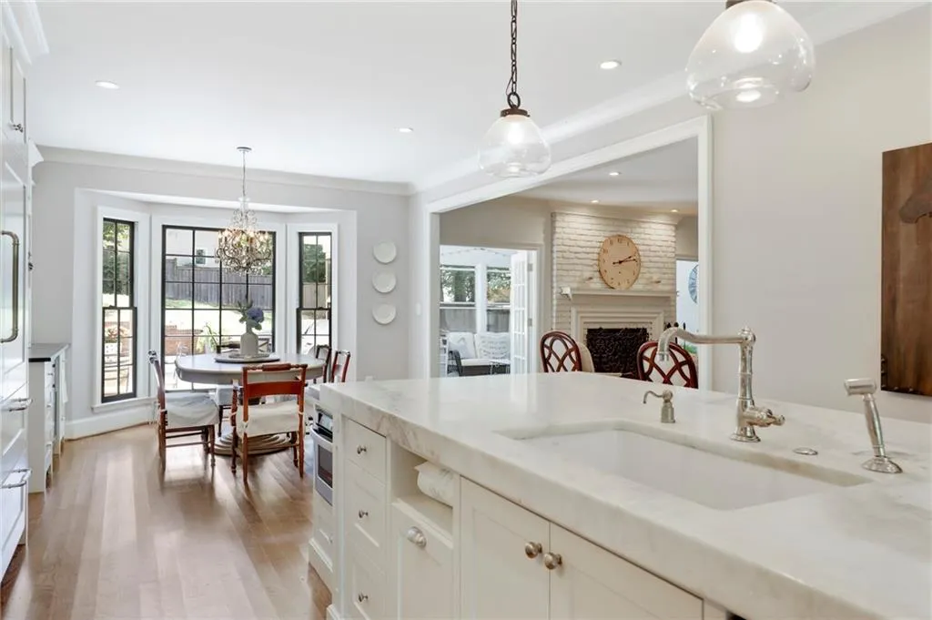 6455 River Chase Circle, Sandy Springs, Georgia 30328, 5 Bedrooms Bedrooms, ,5 BathroomsBathrooms,Residential,Sold,6455 River Chase Circle,6739497